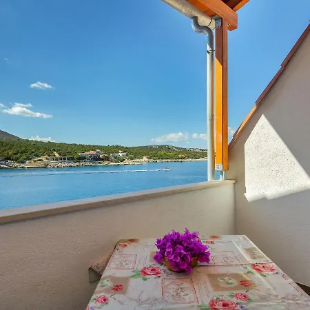 Cico-8 By Interhome Lägenhet Selca kod Bogomolja